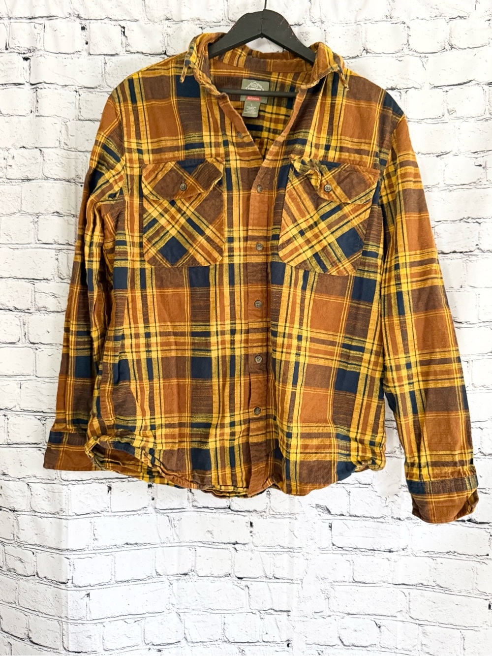 ST. JOHNS BAY. Button down. Size L